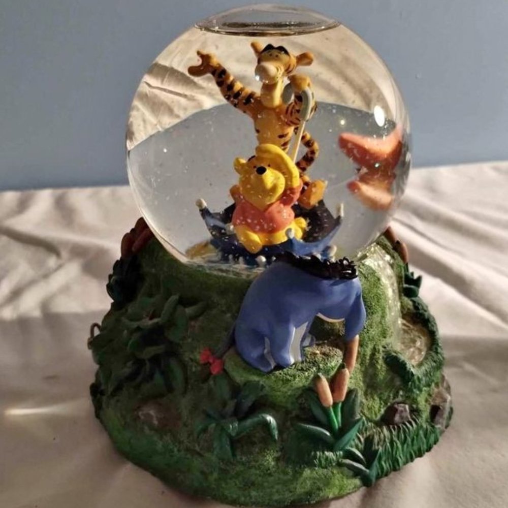 Disney Collector's Snow Globe and Music Box - Winnie the Pooh